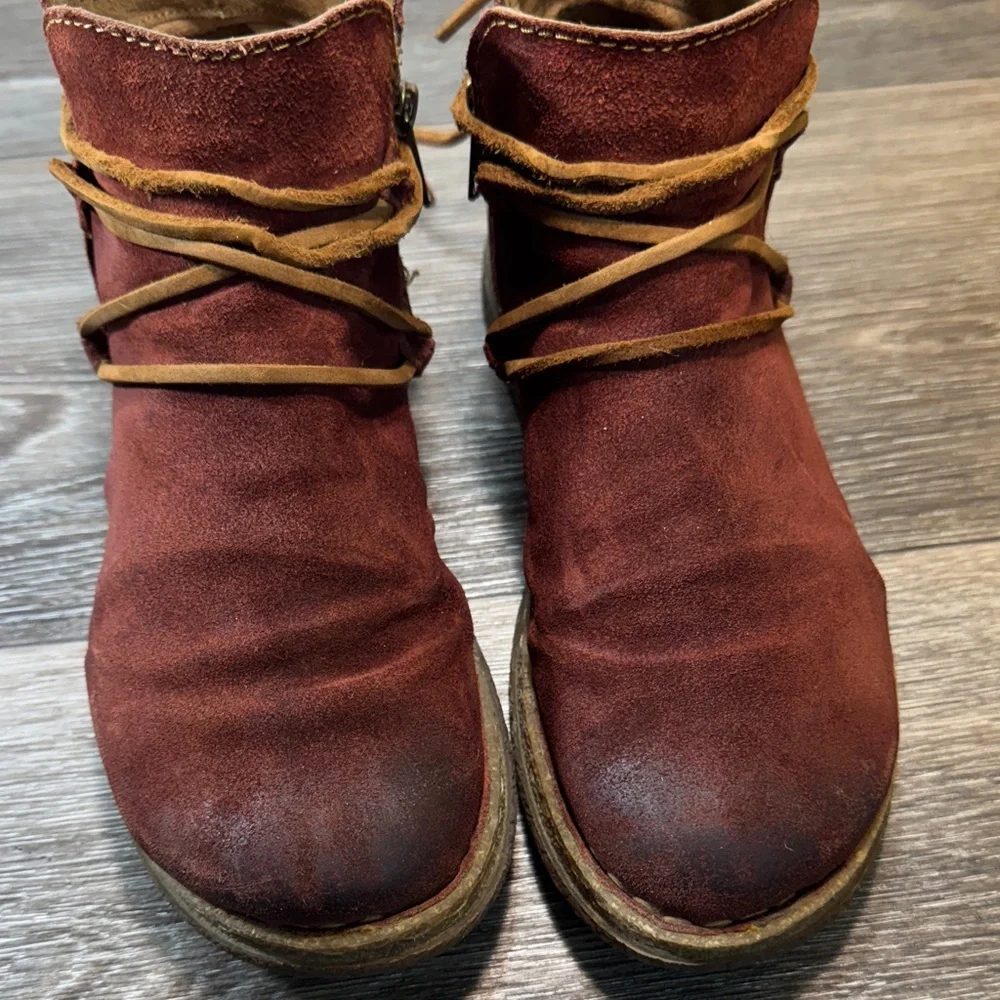 Born burnt red Suede Ankle Boots woman’s size 7.5 (s208)